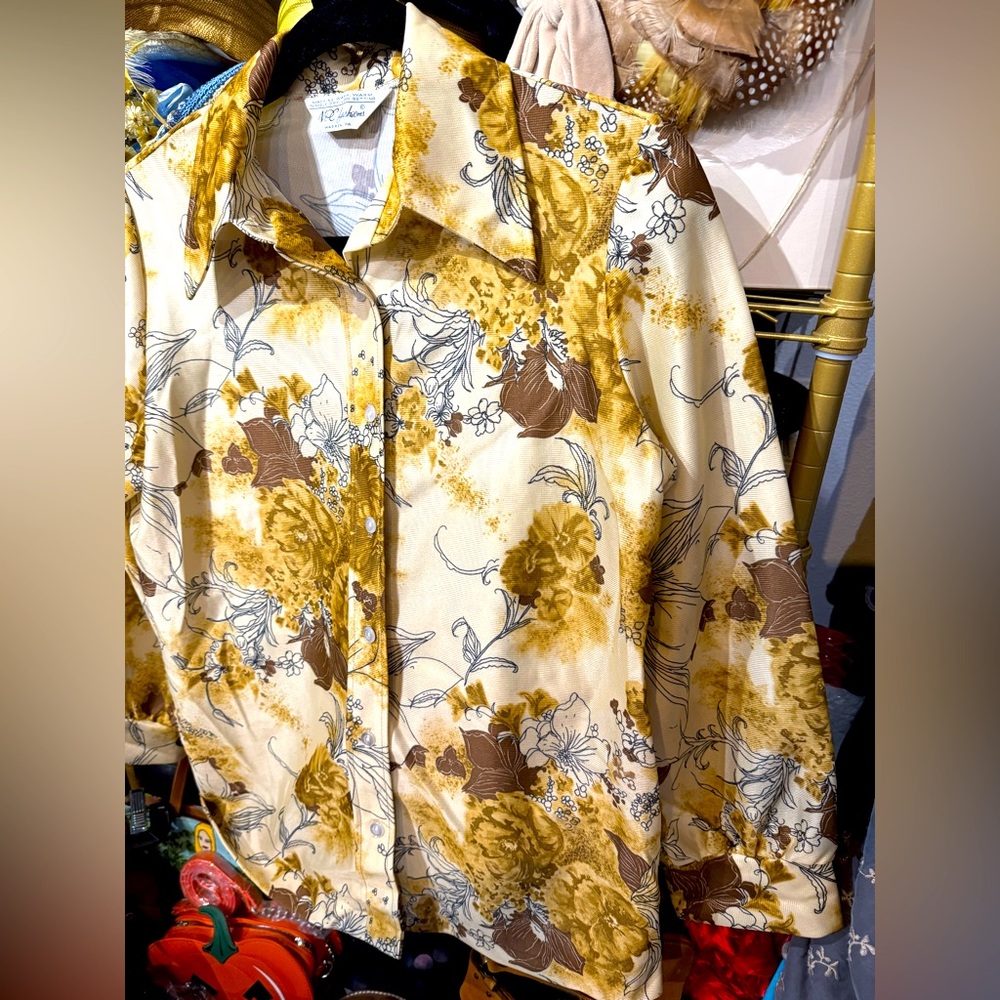 304 // NPC Fashions 70s poly blouse // 21" ptp